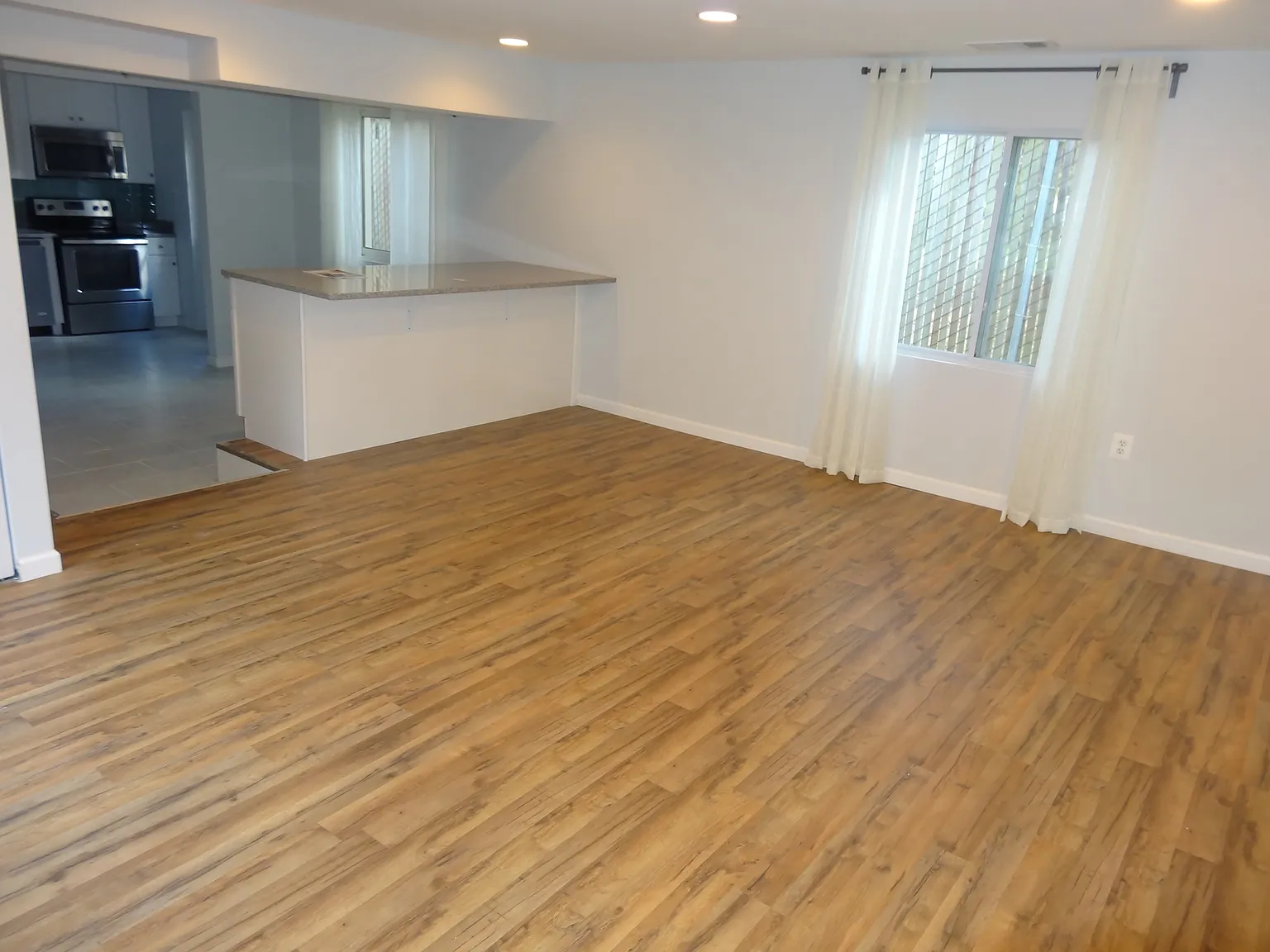 3 bed, 1192 sqft, $2,900 — Photo 4