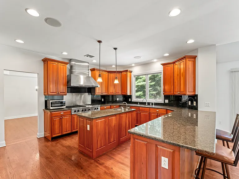 368 Hoyt St — Photo 19
