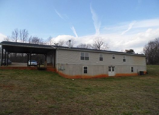 2nd image of 2572 Sunset Dr
