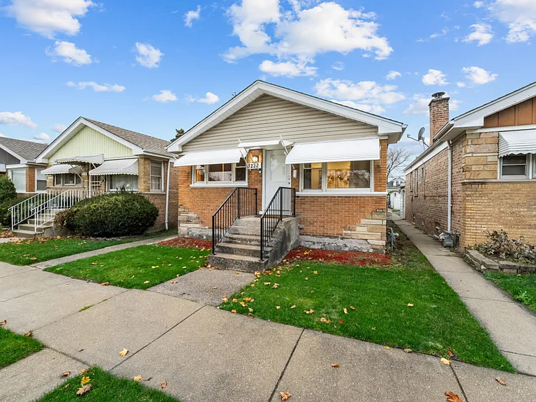 S 52nd Ct — Photo 2