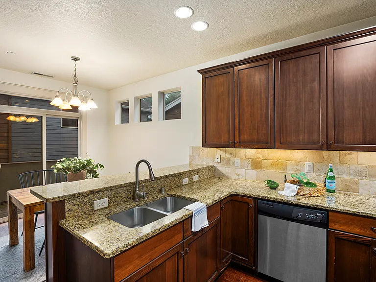 3308 NW 47th Dr — Photo 8