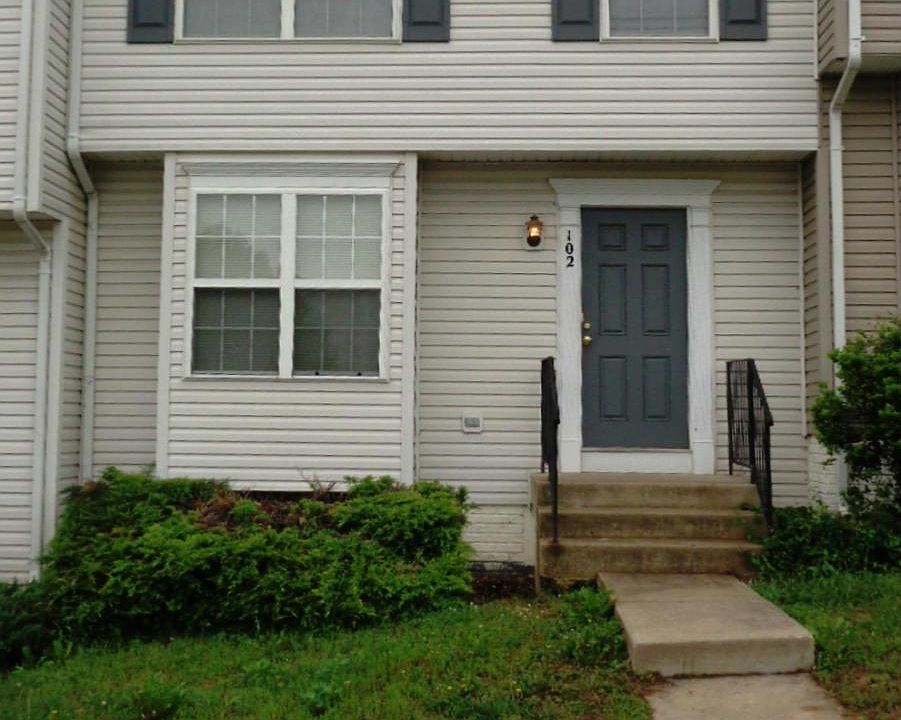 1st image of 102 Merrill Ct