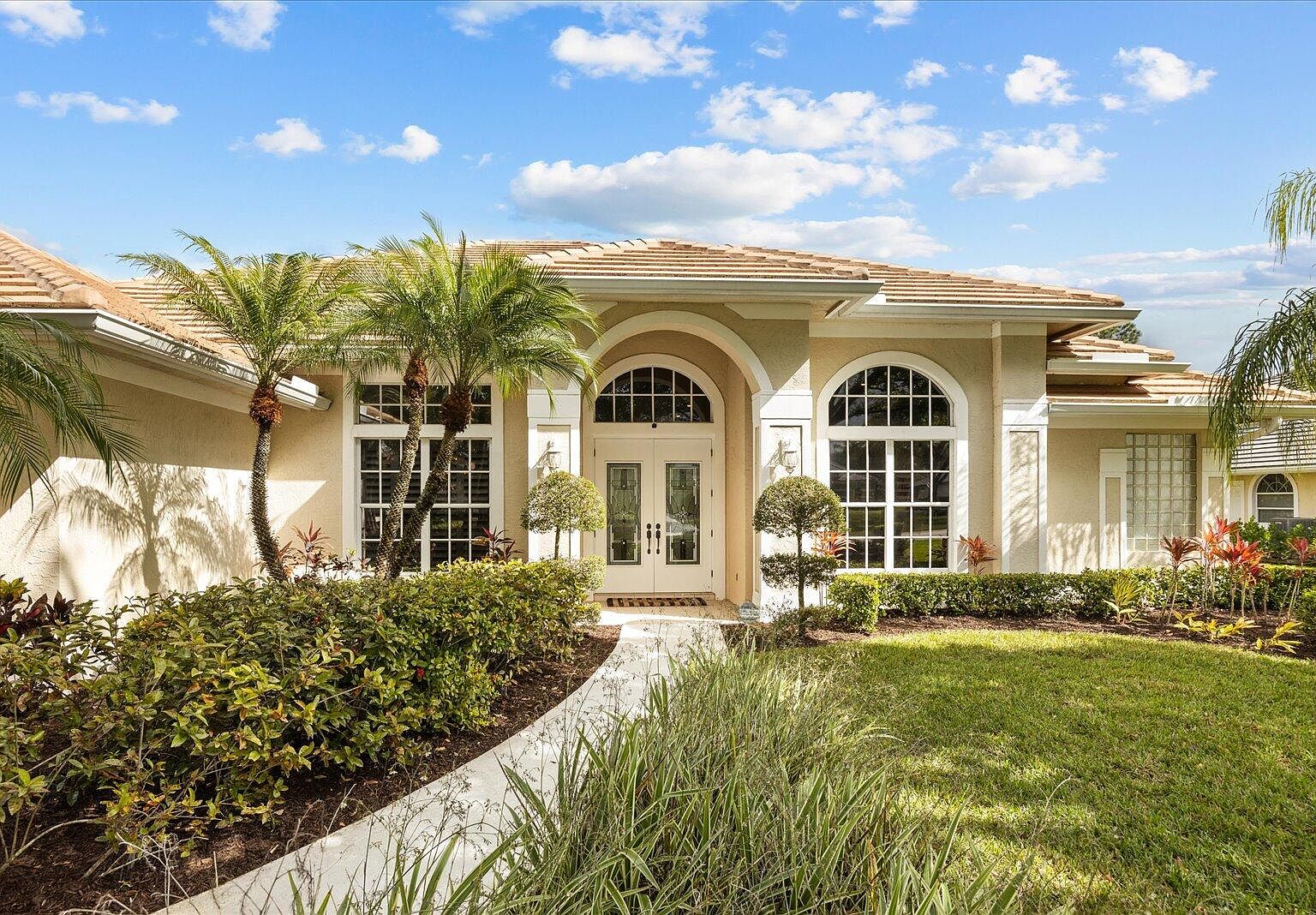 8007 Plantation Lakes Drive