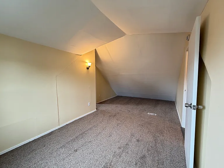 125 Edison Ave — Photo 15