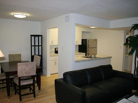 2nd image of 2303 Eastside Dr APT 101