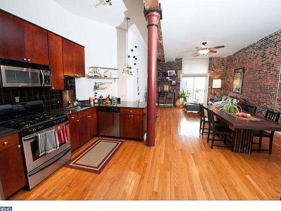 3rd image of 828 N Hancock St #7
