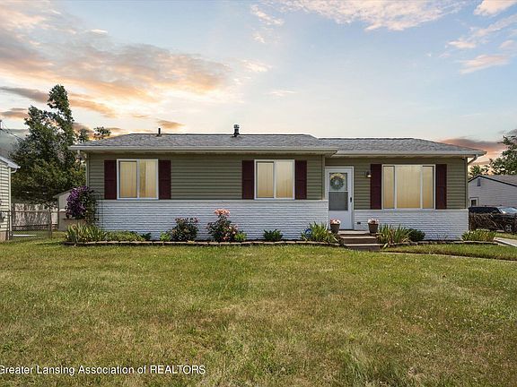 3rd image of 3321 Radford Dr