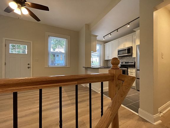 2nd image of 300 S Fairmount St APT 3