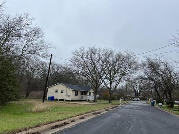 Exterior Neighborhood (street photo)