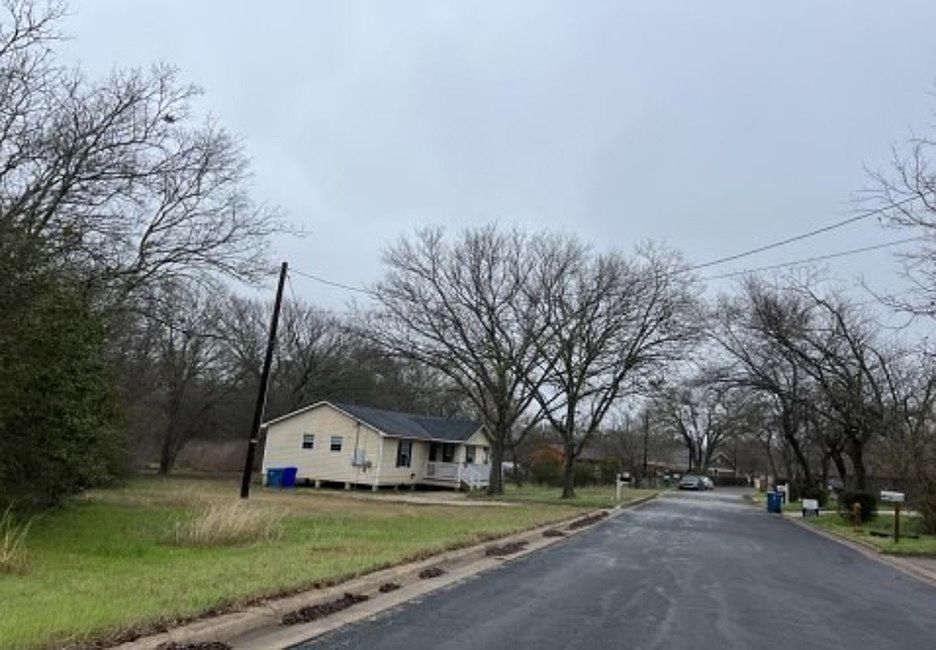 Exterior Neighborhood (street photo)