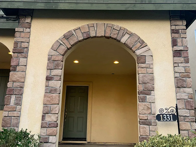 1331 Santa Elisabeth Ave — Photo 2