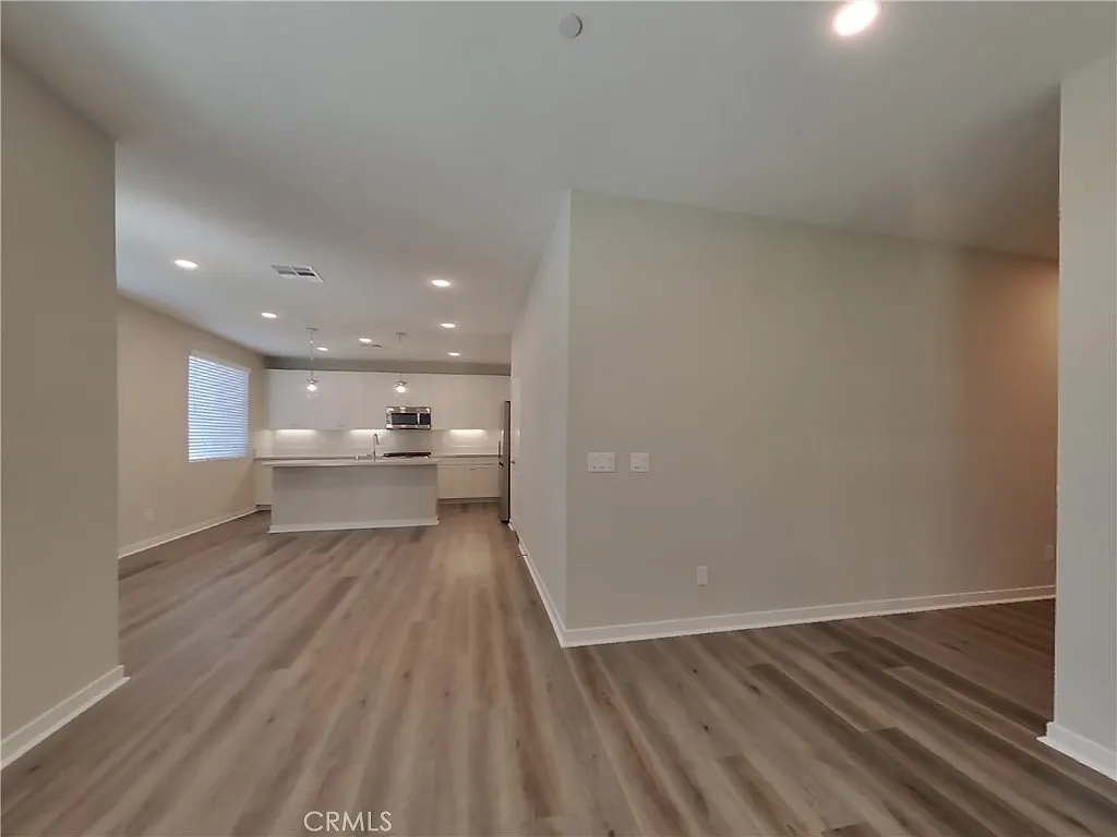 4 bed, 2086 sqft, $3,899 — Photo 2