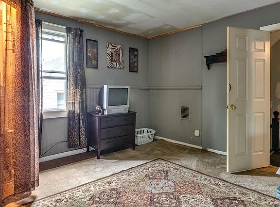 3rd image of 714 Johnson St