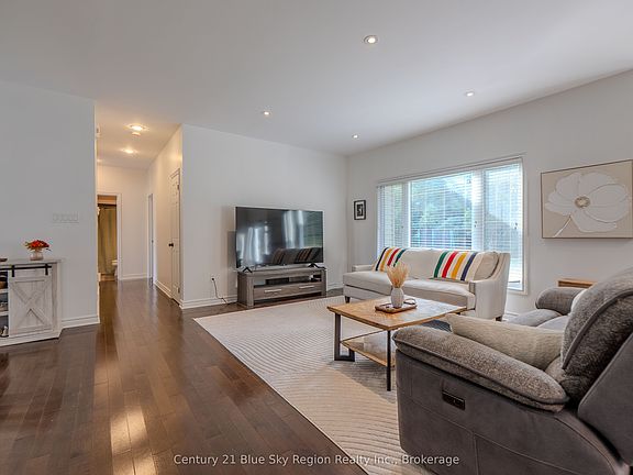 5th image of 24 Osprey Cres