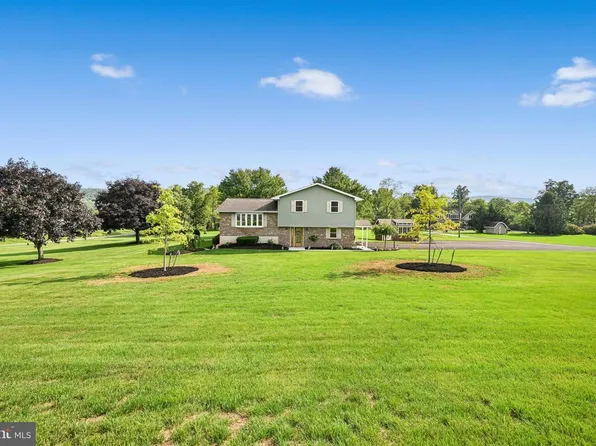 307 Suedberg Rd, Pine Grove, PA 17963