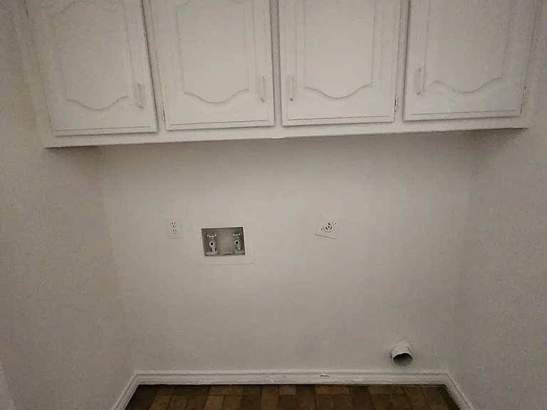 429 Benjamin St — Photo 17