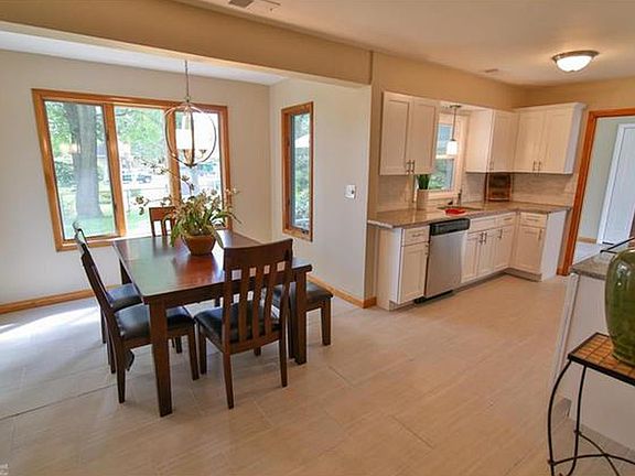 4th image of 3634 Freemansburg Ave