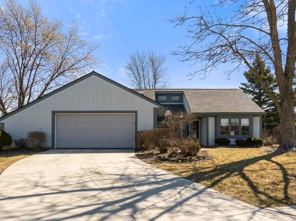 9901 Sawtooth Ct, Fort Wayne, IN 46804