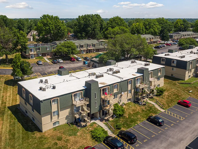 Sherwood Glen — Photo 12