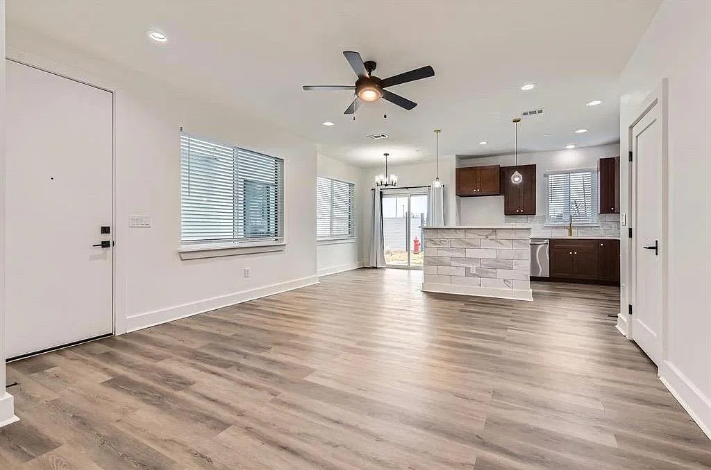 3 bed, 2.5 bath, 1296 sqft, $1,950 — Photo 2