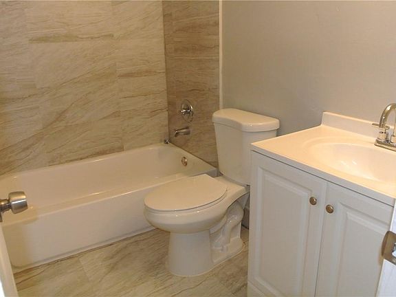 5th image of 10618 Royal Palm Blvd