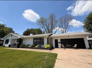 211 N 6th Ave W, Hartley, IA 51346
