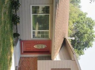 8617 W 90th St, Overland Park, KS 66212