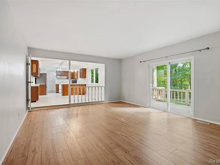 1880 Welling Dr — Photo 18