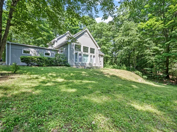 15 North Mark Drive, Oxford, CT 06478