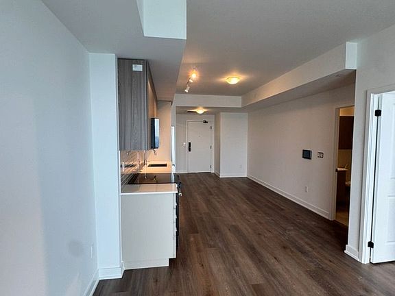 3rd image of 2075 Lakeshore Rd #2105