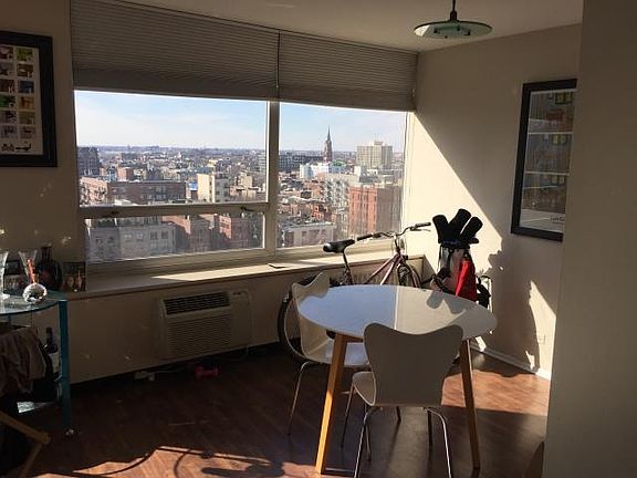 5th image of 88 W Schiller St APT 1508