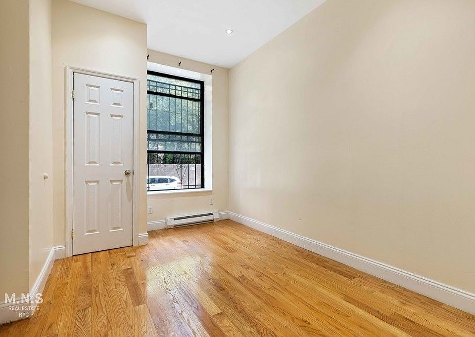 2nd image of 118 W 109th St APT 3E