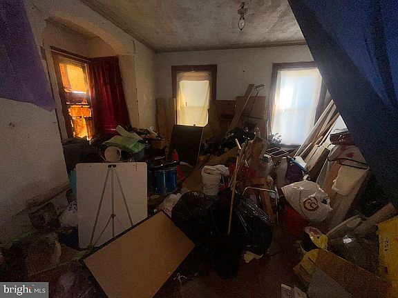 4th image of 1729 W Huntingdon St