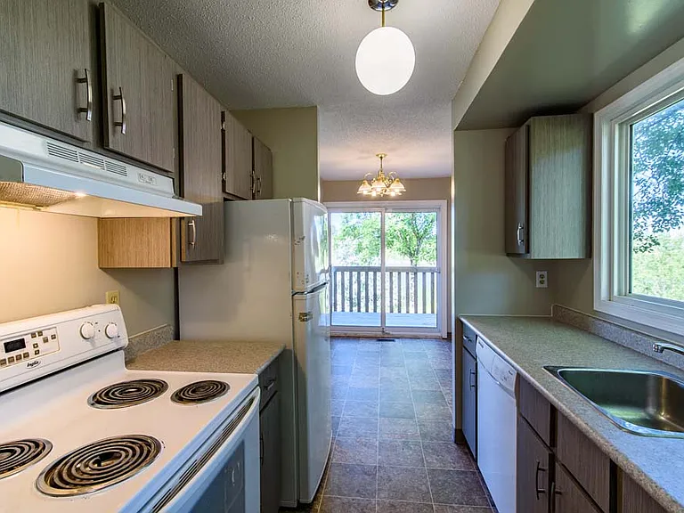 10 Albina Way — Photo 1