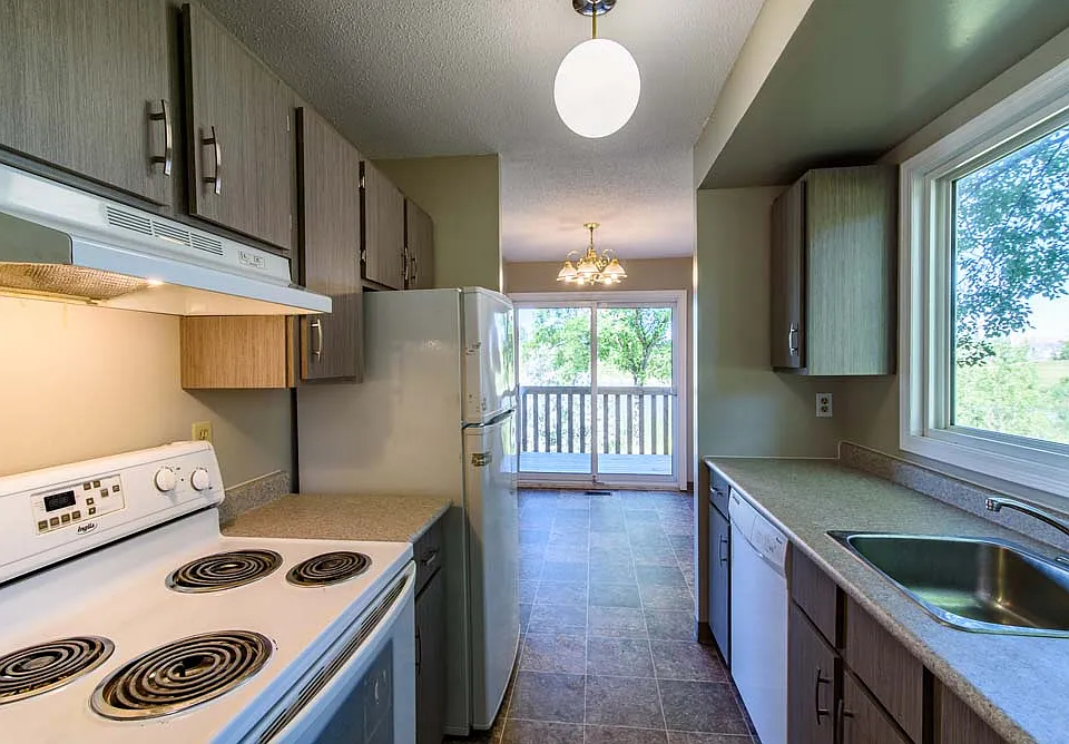 10 Albina Way