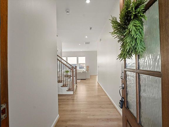 3rd image of 540 Marthas View Way