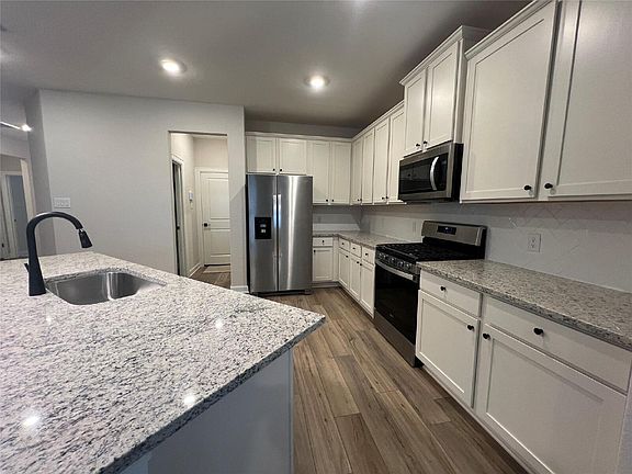 5th image of 3077 Sunmoon Ln