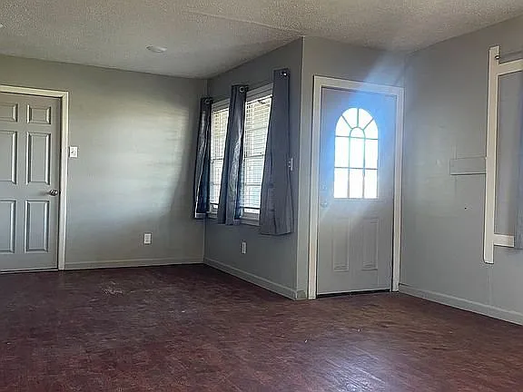 Welcome to this beautifully renovated 4-bedroom, 2-bath, 1,449 sq ft home — Photo 3