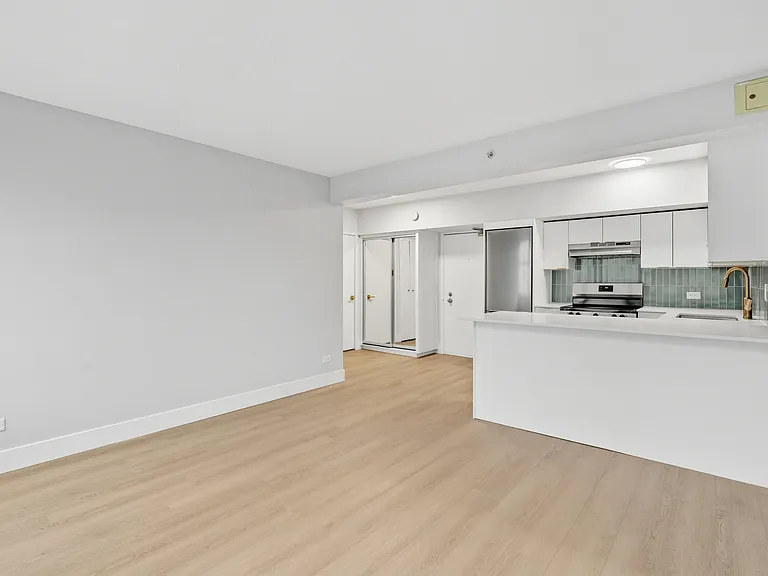 1450 Georgia St W — Photo 31