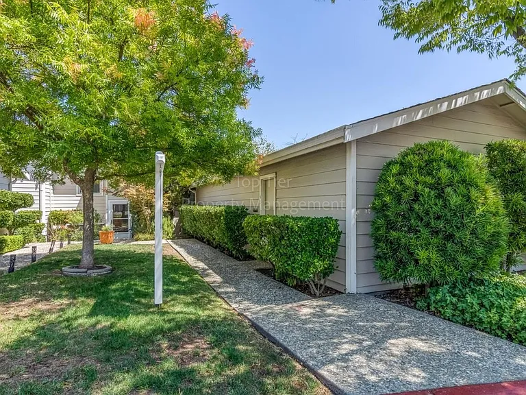 53 Janin Pl — Photo 3