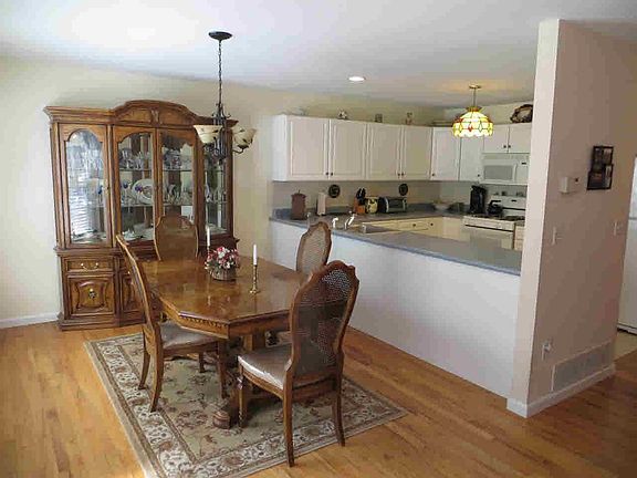 5th image of 143 Pinebrook Dr #143