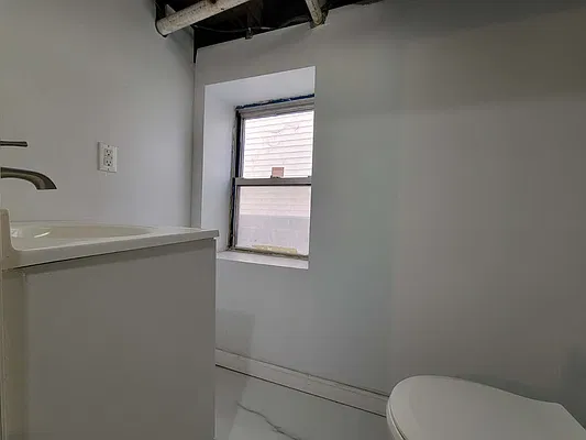 Rented by E Realty International Corp | media 20