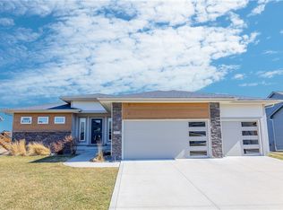 1615 NW Ridgeline Ct, Ankeny, IA 50023