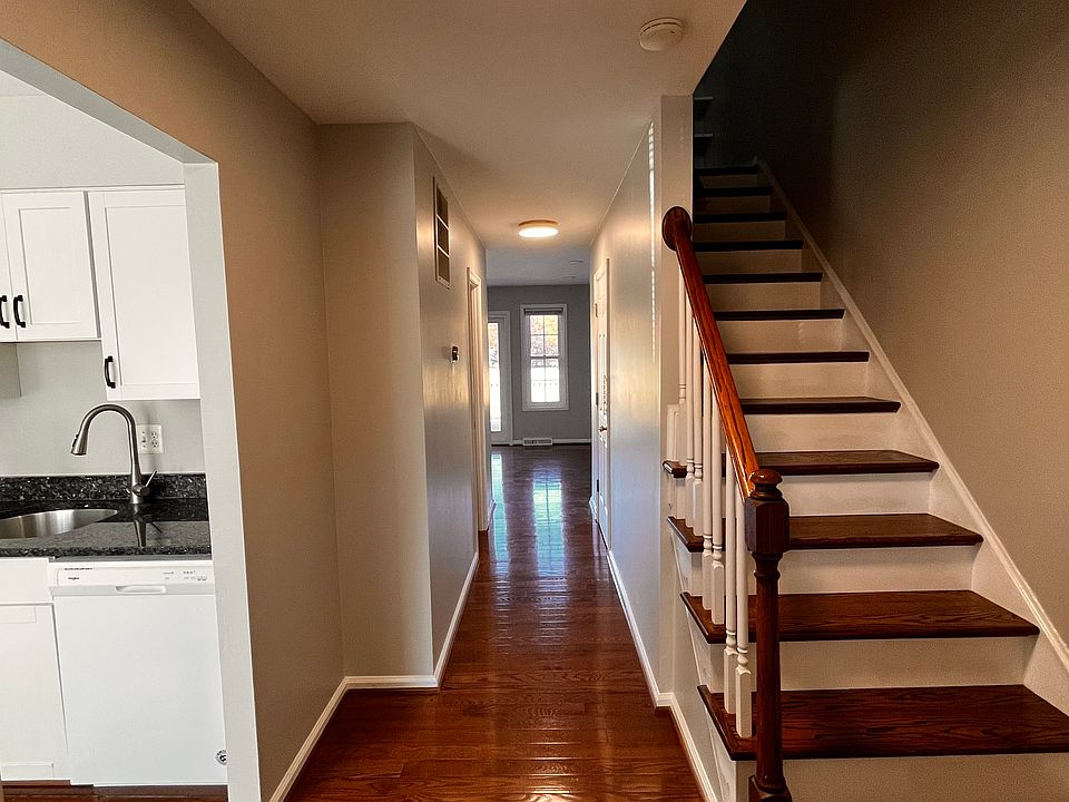 1st image of 9906 Lakepointe Dr #0