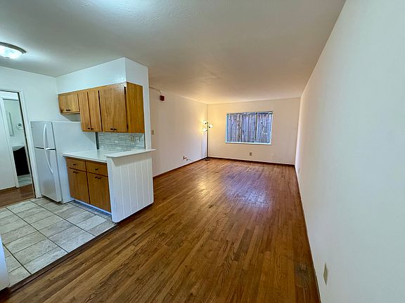5th image of 328 Hanover Ave #3