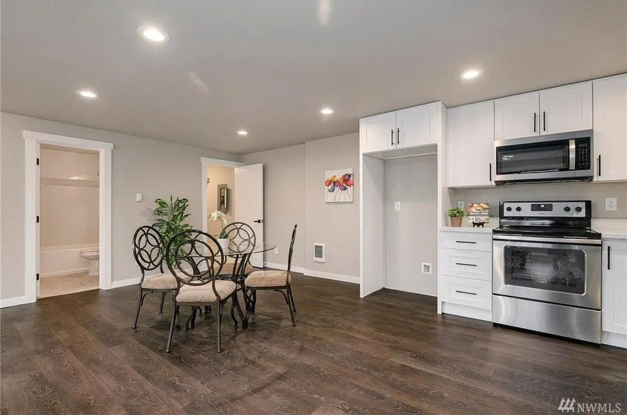 1 bed, 800 sqft, $1,699 — Photo 4