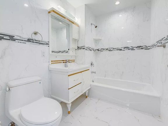 3rd image of 4515 82nd St #E5d