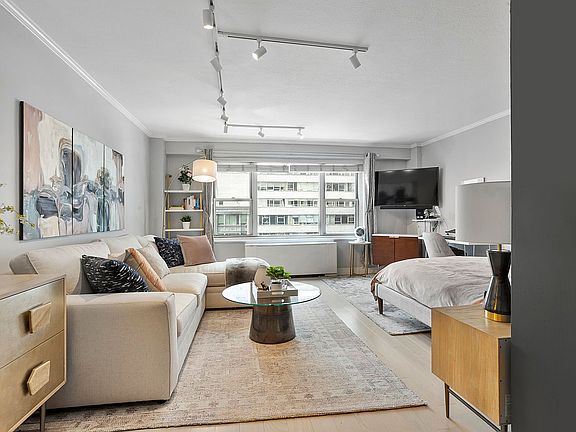 3rd image of 220 E 60th St APT 8G