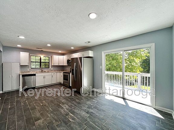 3rd image of 7714 Basswood Dr