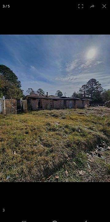 2nd image of 408 Highwood Dr